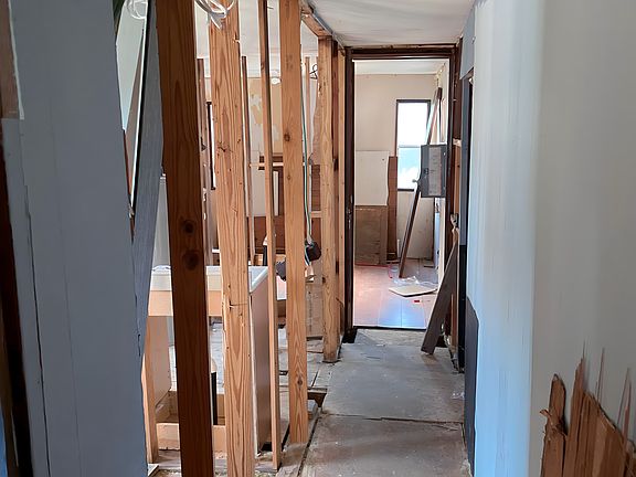 5th image of 777 E Yerby St #15
