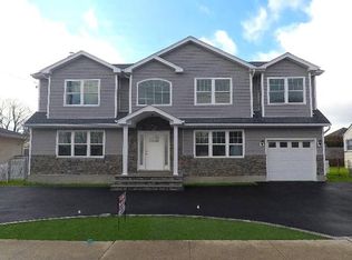 203 Central Park Rd, Plainview, NY 11803