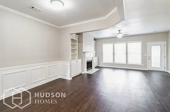 3 bed, 2.5 bath, 1949 sqft, $2,415 — Photo 4