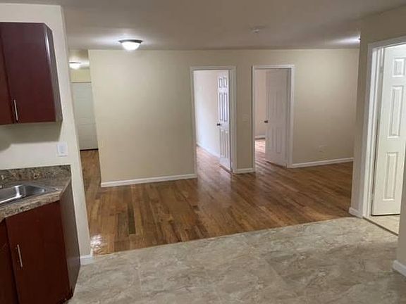 4th image of 137 Beach 26th St #1A