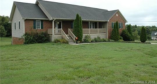 1st image of 2706 Carriage Ln