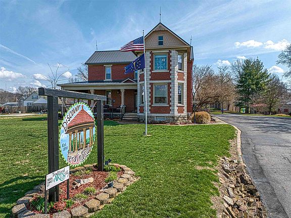 3rd image of 210 Main St