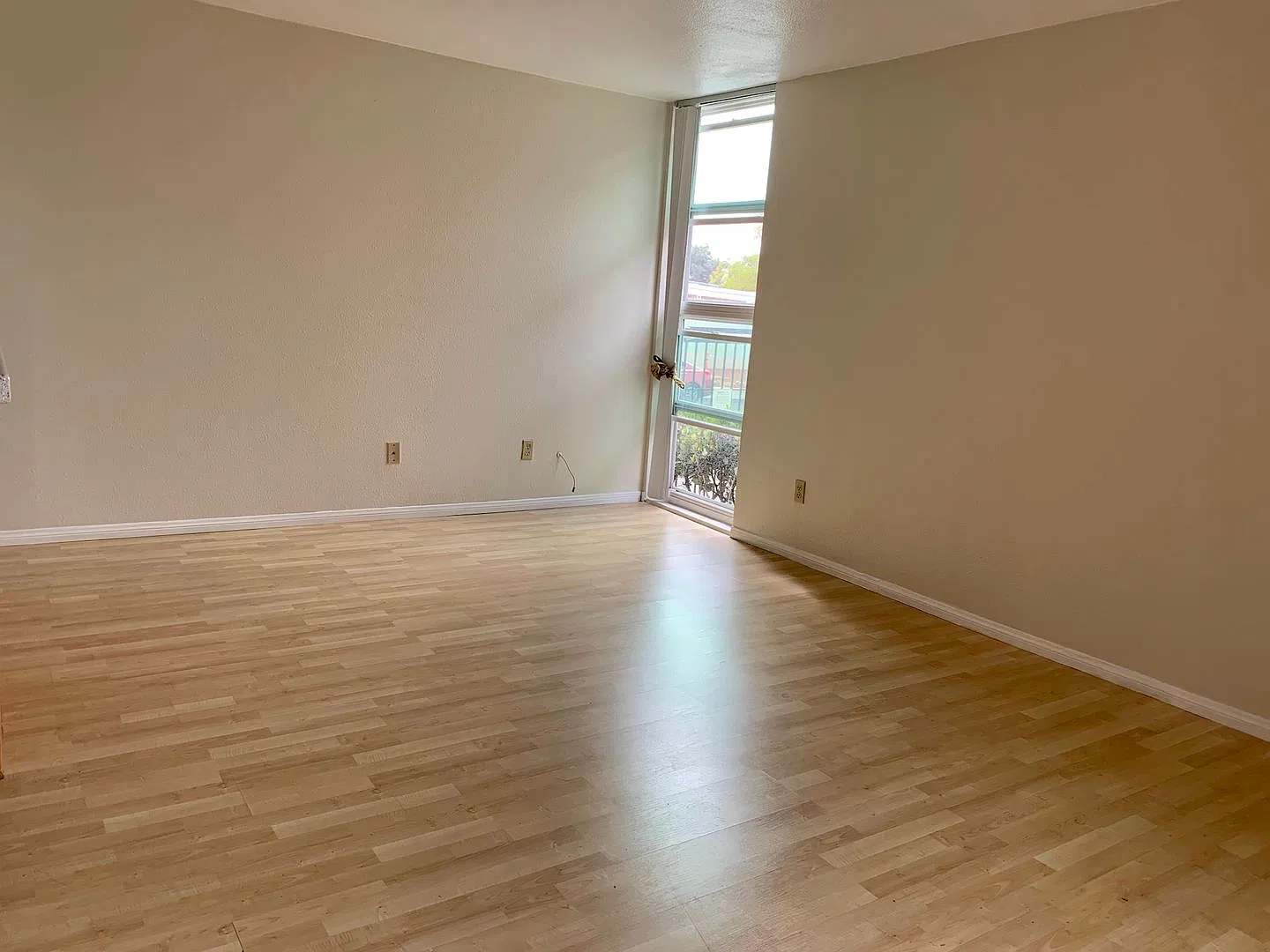 Spacious 3-Bedroom / 2-Bath Apartment In Clairemont — Photo 4