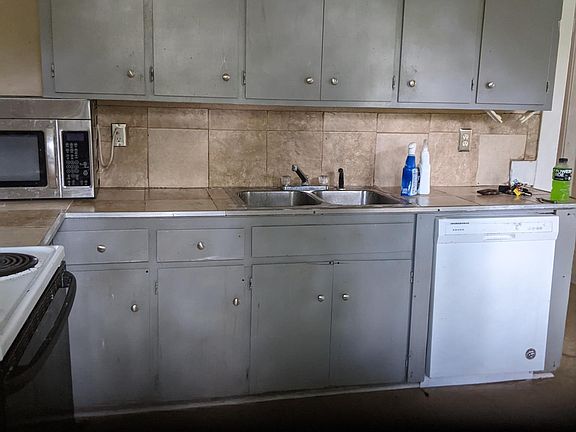 4th image of 303 & 301 Johnson St