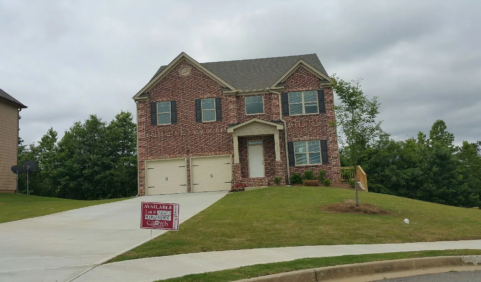 4 bed, 2.5 bath, 2750 sqft, $2,900 — Photo 3