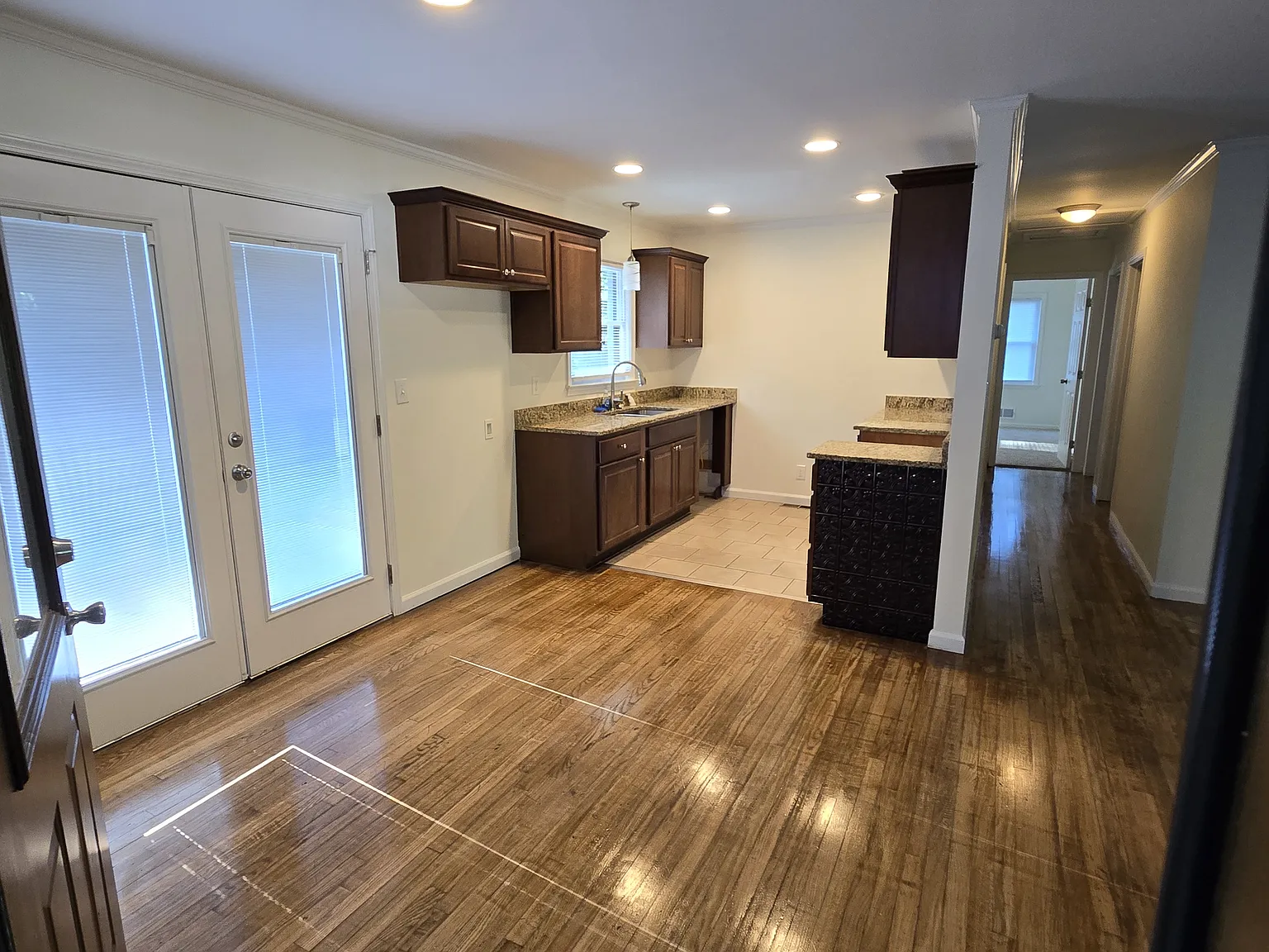 3 bed, 1.5 bath, 1050 sqft, $1,800 — Photo 3