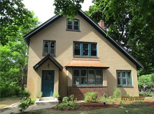 520 Hurstbourne Rd, Rochester, NY 14609