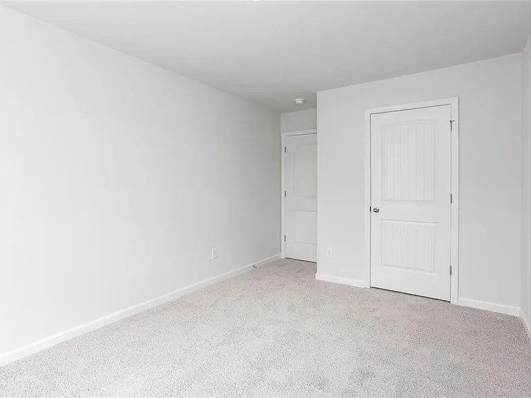 131 Landsdowne Way — Photo 23