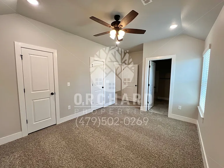 592 Bradford Dr — Photo 10