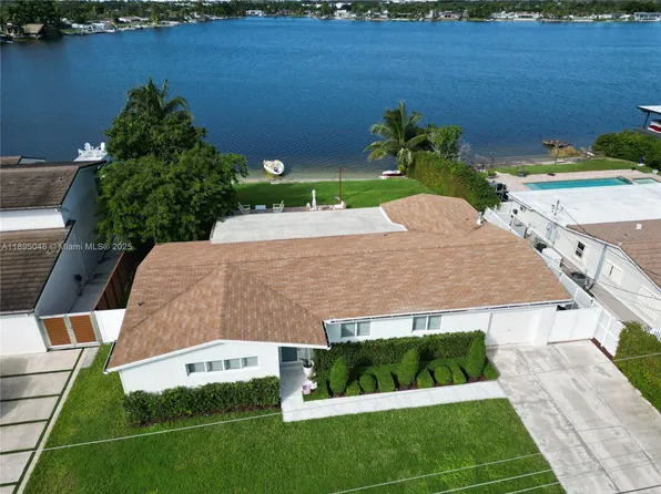 17500 NW 82nd Ct, Hialeah, FL 33015