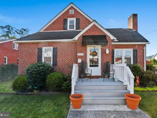 310 N High St, Romney, WV 26757