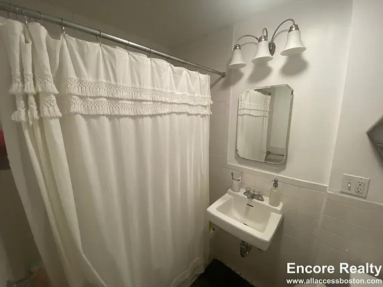 1942 Beacon St #2 — Photo 7