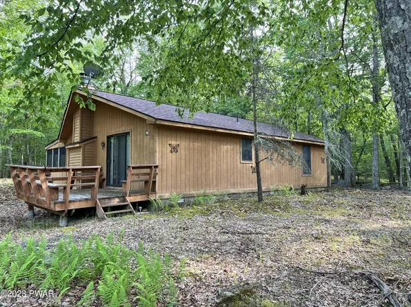 111 Ledgeview Dr, Hawley, PA 18428