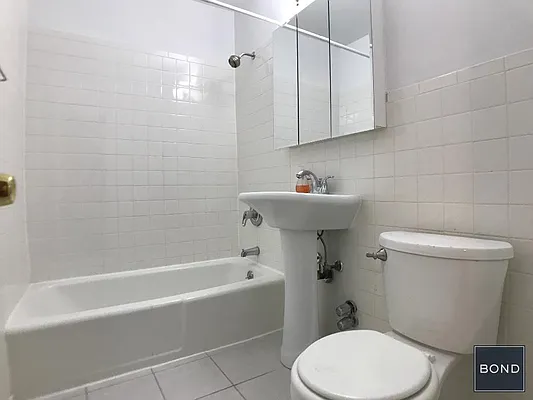 Rented by Bond New York | media 27