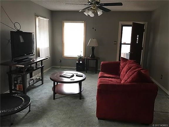 4th image of 203 E 6th St
