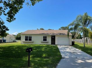 1015 Grandeur St SE, Palm Bay, FL 32909
