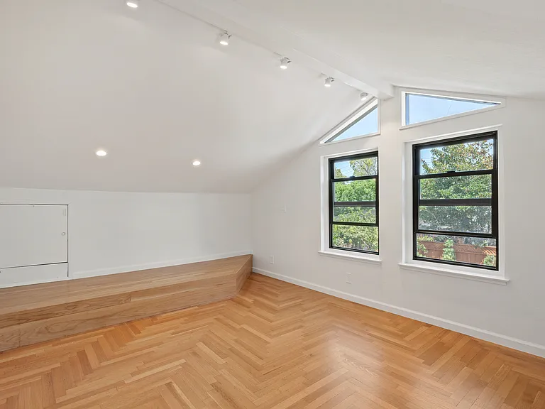 1351 Harker Ave — Photo 26