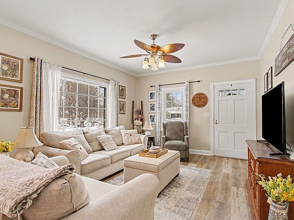 3rd image of 153 Garden St