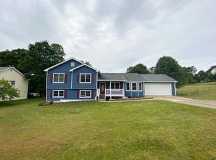310 Golden Rod Ln, Auburn, GA