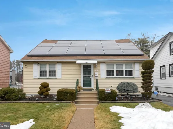 4 New Hillcrest Ave, Ewing, NJ 08638