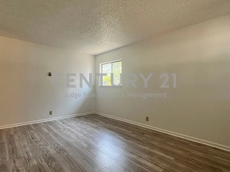 5429 Farnsworth Ave — Photo 2
