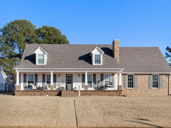 302 Twin Oak Dr, Florence, AL 35633