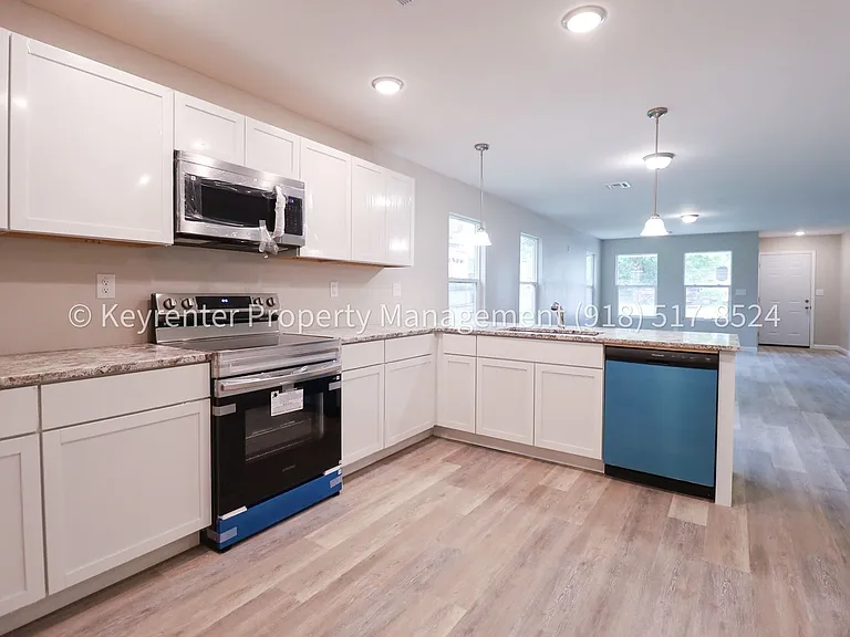 43 S Toledo Ave — Photo 22