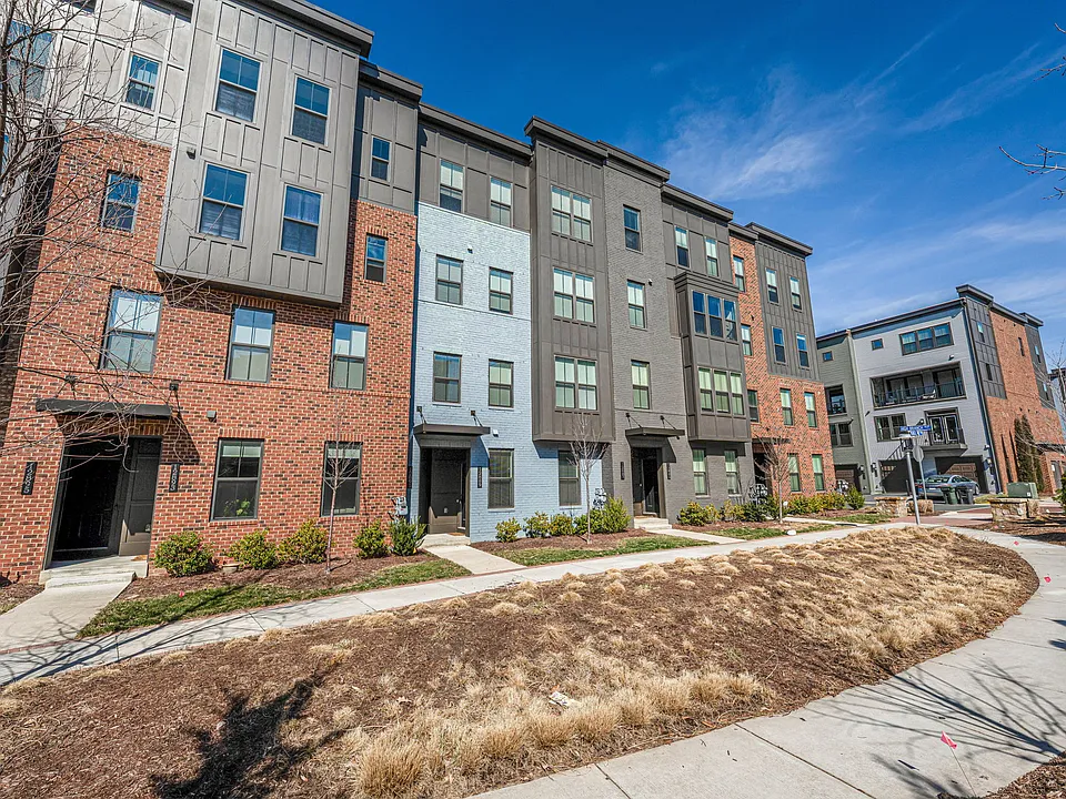 2-level townhome, entry on the ground floor