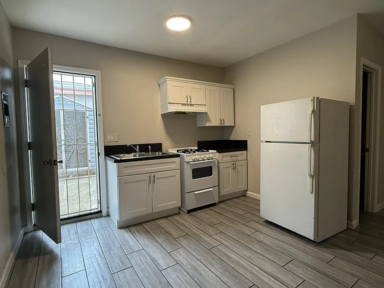 3613 Grand Ave #C — Photo 2
