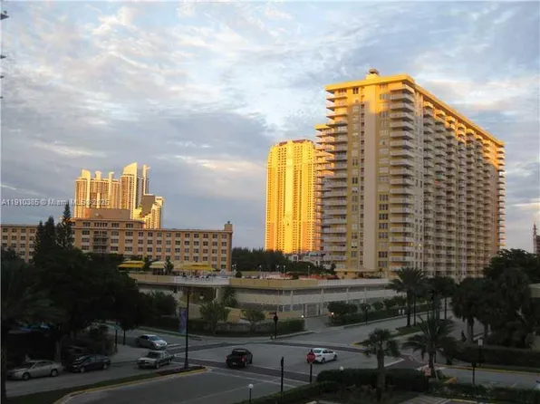 231 174th St APT 320, Sunny Isles Beach, FL 33160