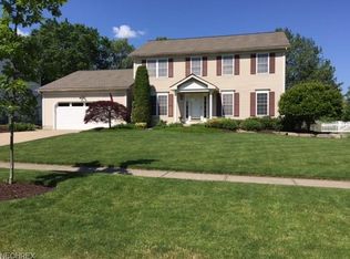 971 Essex Ln, Medina, OH