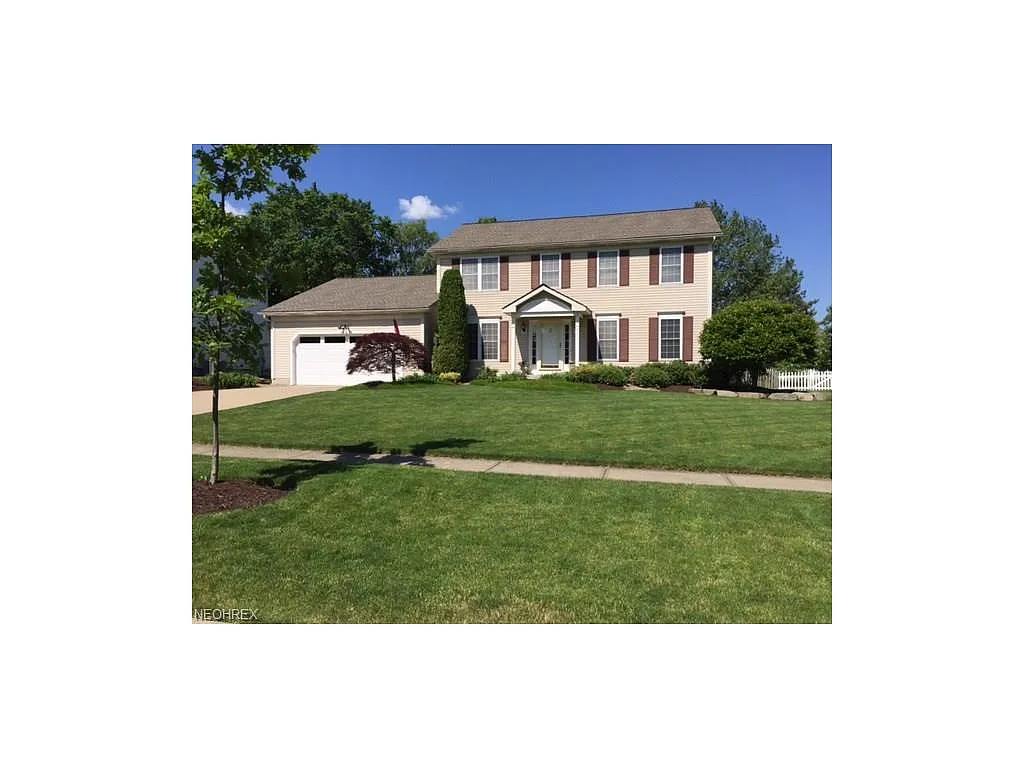 971 Essex Ln photo 1