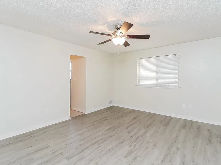 6001 Old Mill Ct — Photo 11