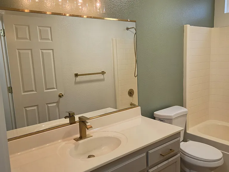 1009 Southampton Dr — Photo 13