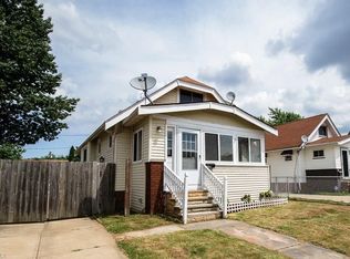1704 Granby Ave, Cleveland, OH