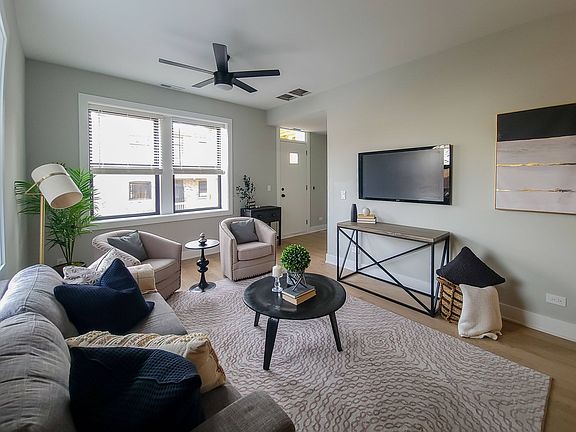 2nd image of 2020 W Montrose Ave #4405-3F