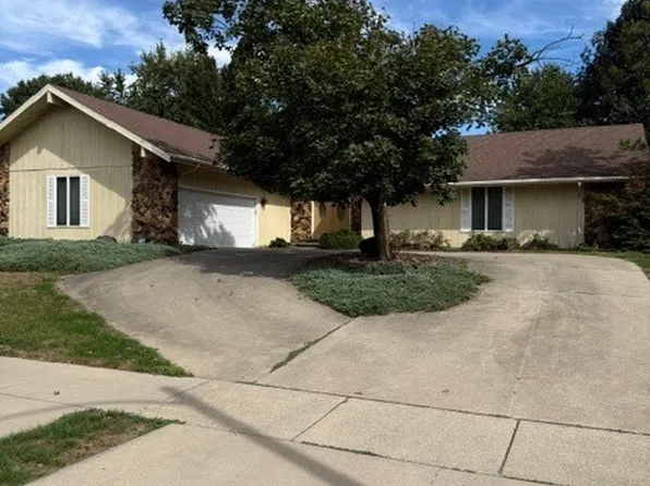 312 S Hershey Rd, Bloomington, IL 61704