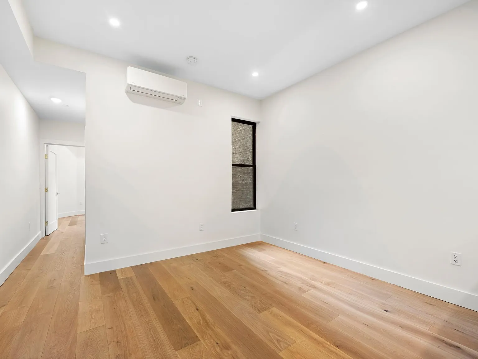 2 bed, 2.0 bath, 947 sqft, $5,000 — Photo 3