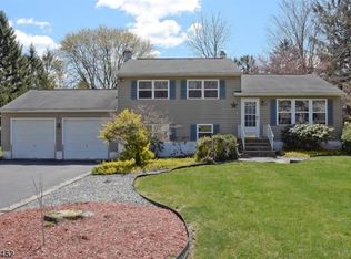 31 Springdale Garden Rd, Newton, NJ 07860