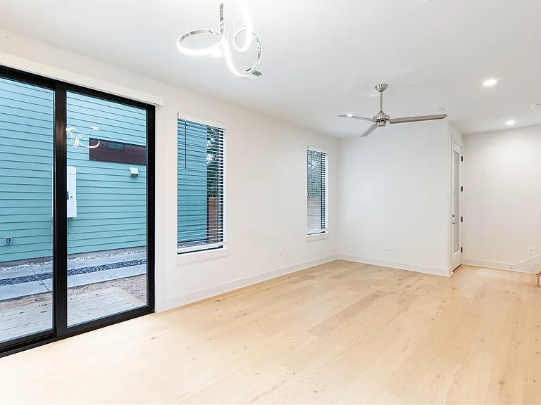 1118 Walton Ln #3 — Photo 6