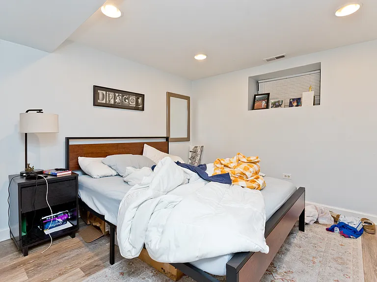 900 W Newport Ave #G — Photo 7