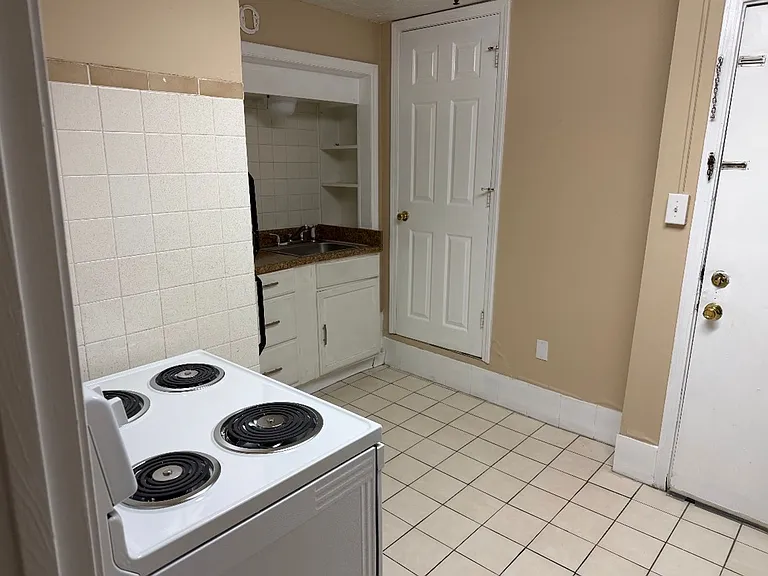 178 Leader Avenue — Photo 26