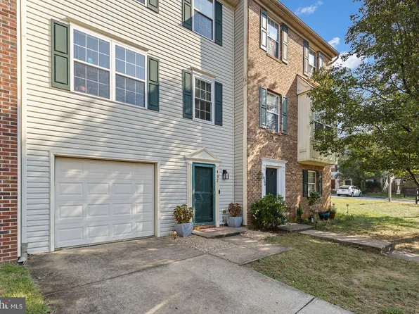 402 Kensington Dr, Fredericksburg, VA 22405
