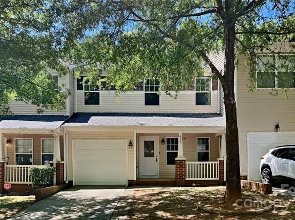 413 Doughton Ln, Charlotte, NC 28217