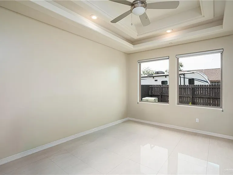 2425 Pebble St — Photo 28