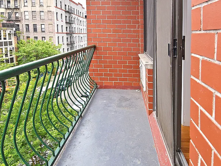 120 Ridge St #4B — Photo 5