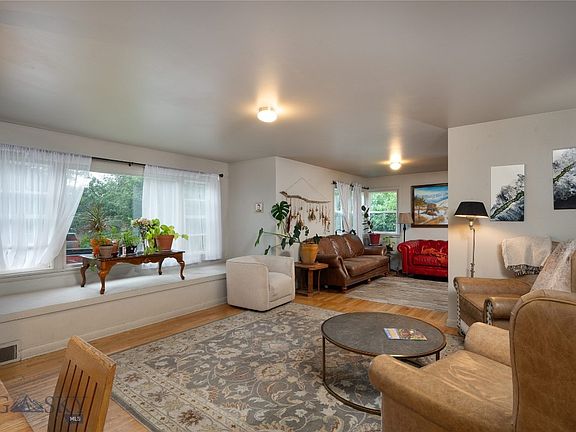 4th image of 810 S 7th Ave