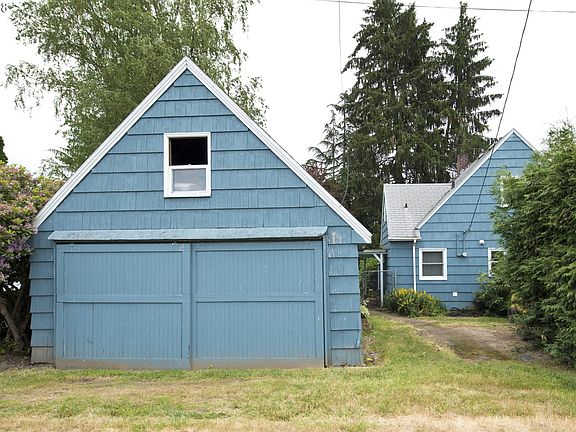 4th image of 58034 Fisher Ln