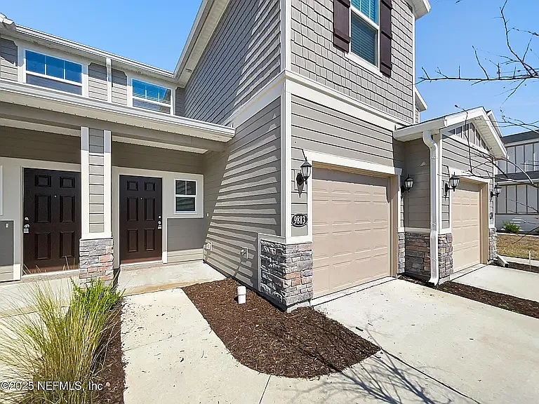 3 bed, 2.5 bath, 1368 sqft, $1,795 — Photo 2