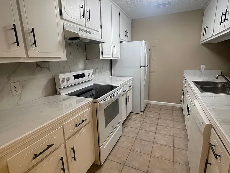 164 Leeswood Cir — Photo 11